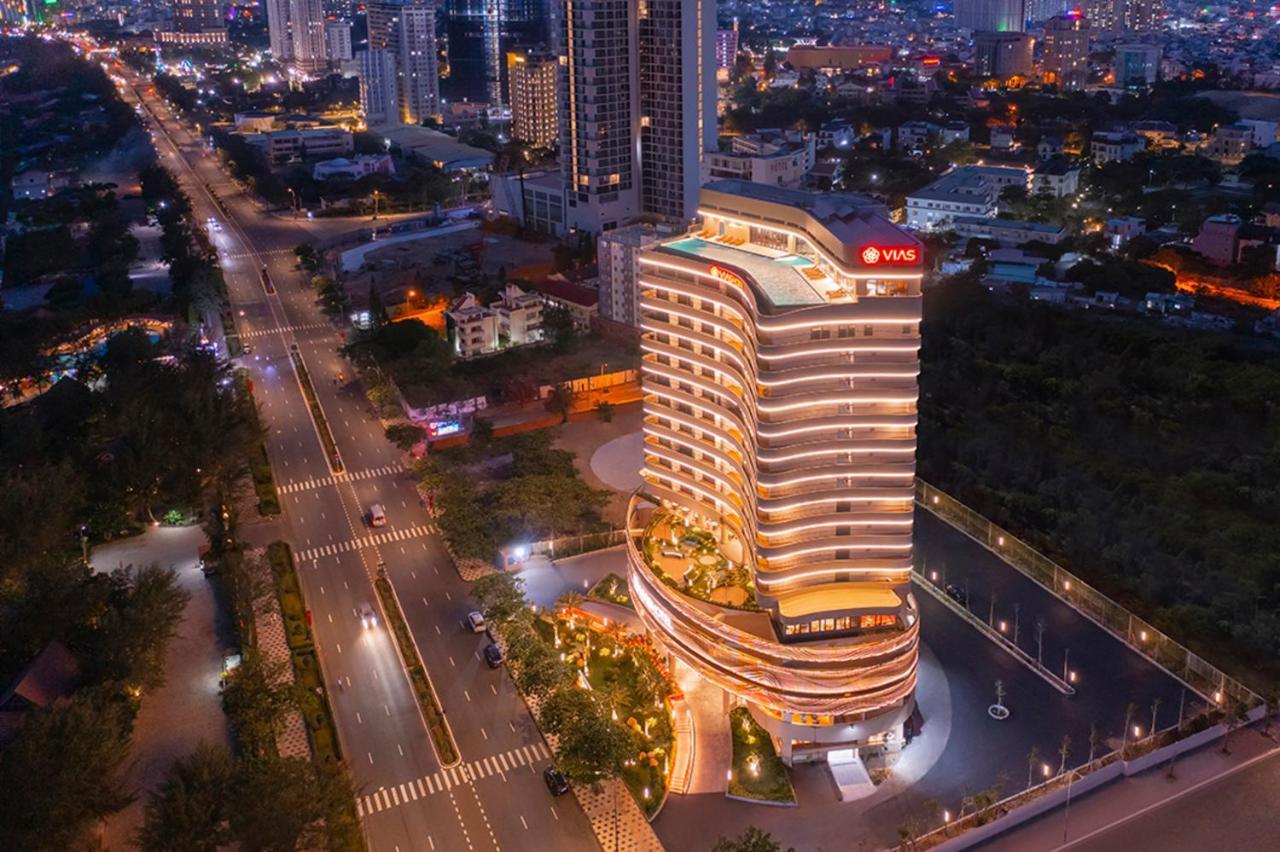 头顿维亚斯酒店 外观 照片 The hotel at night