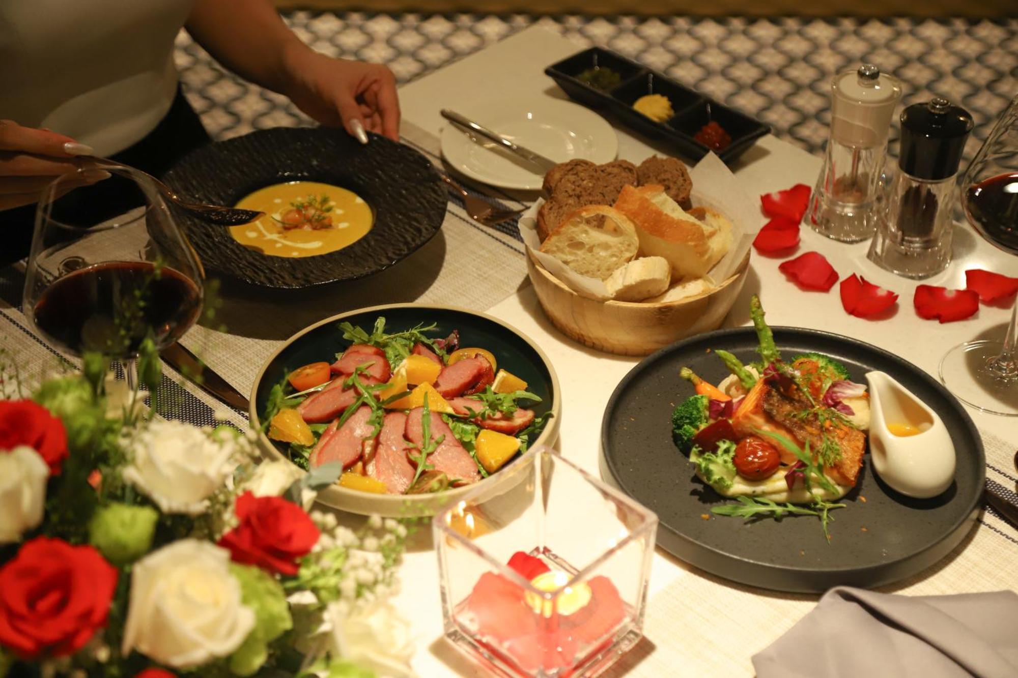 头顿维亚斯酒店 外观 照片 A meal at the restaurant